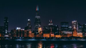 Downtown Chicago at night - where to stay in Chicago with kids. Kid-friendly hotels in Chicago 